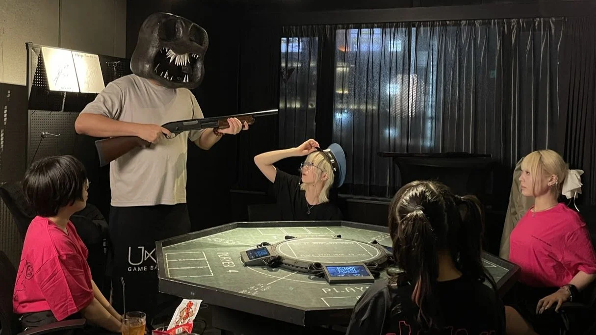 Иллюстрация: В токийском кофе можно вживую сыграть в Buckshot Roulette